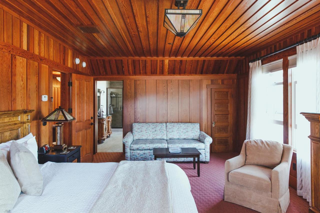 Noyo Harbor Hotel