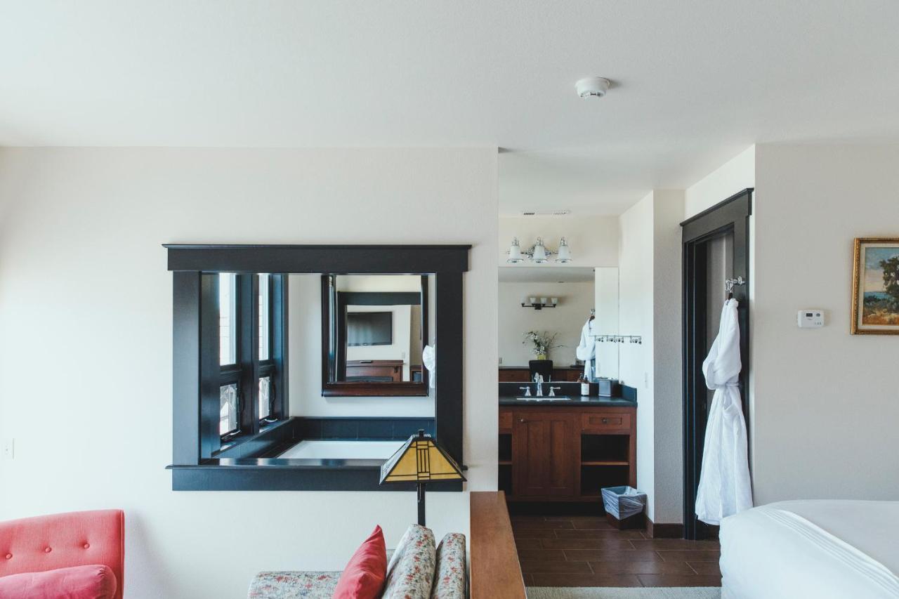 Noyo Harbor Hotel 3*