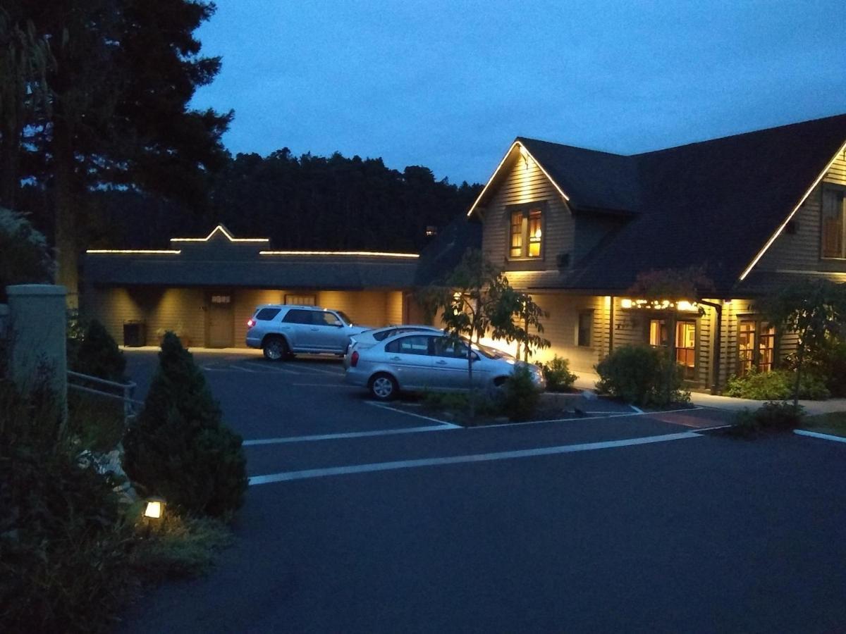 Noyo Harbor Hotel